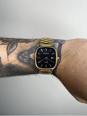 CASIO QUARTZ 2023 DOURADO FUNDO PRETO